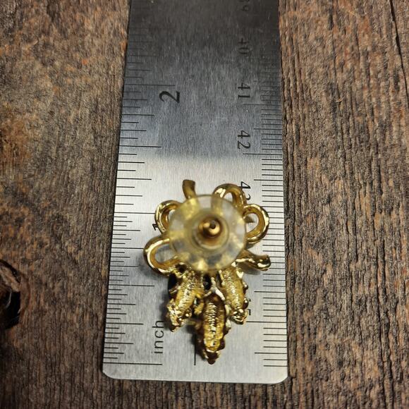 Vintage Christmas Pierced Earrings Gold Tone Bow with Pinecone Bough - Picture 13 of 14